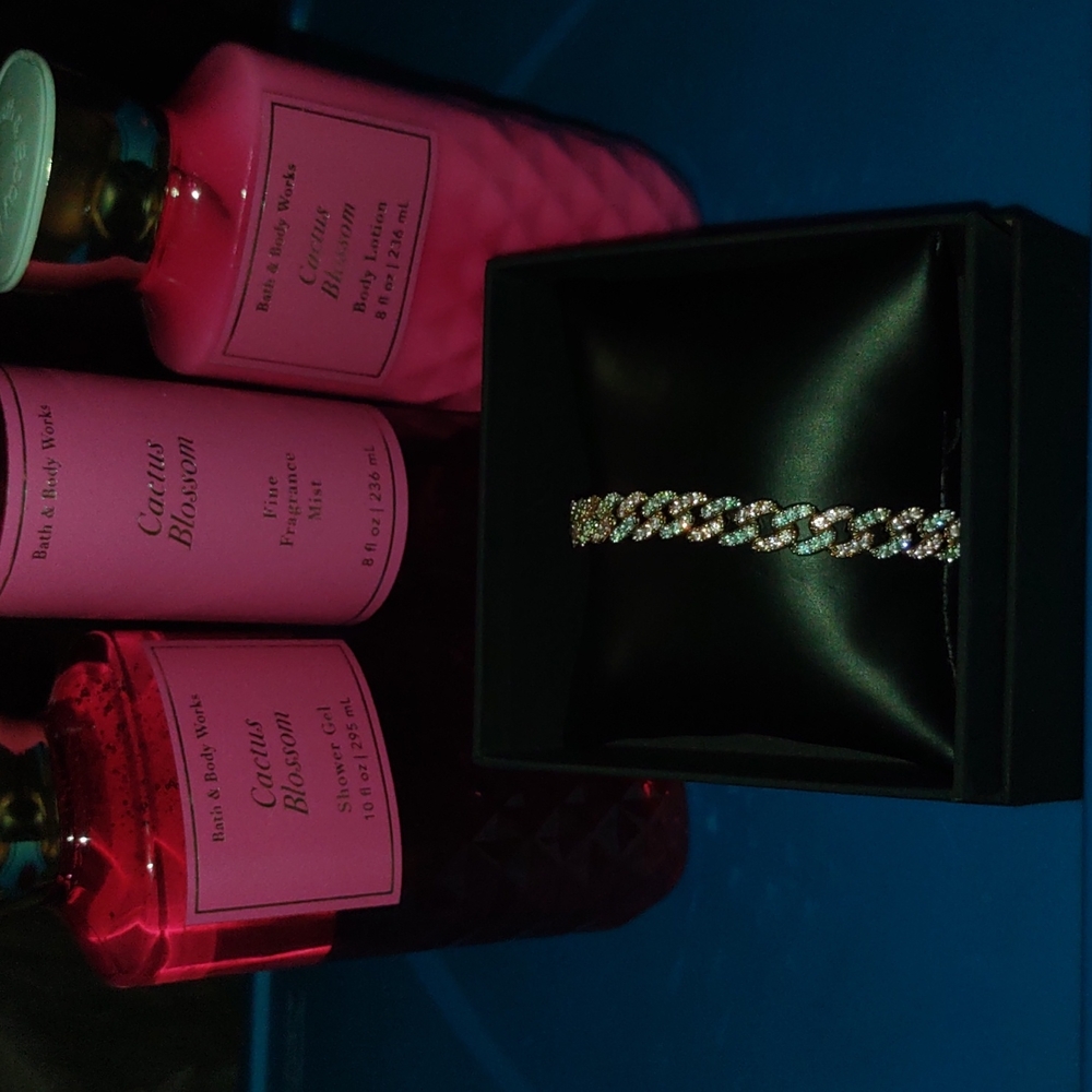 Bath and body works with jewelry